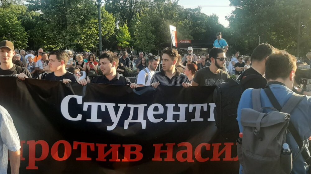 "Studenti protiv nasilja" najavili "letovanje" ispred Skupštine: Danas u 16 sati počinje sunčanje 1