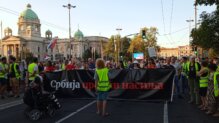 Tropska vrućina i Peter Nikitin: Pogledajte kako je izgledao 11. protest "Srbija protiv nasilja" (FOTO) 10