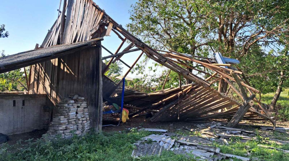 Meštani manjih mesta u okolini Novog Sada zaboravljeni: Nemaju struju već pet dana, bandere samo što ne padnu 1