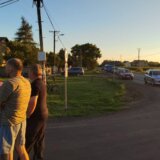 Meštani Bukovca nastavili blokadu puta kroz salaše 3