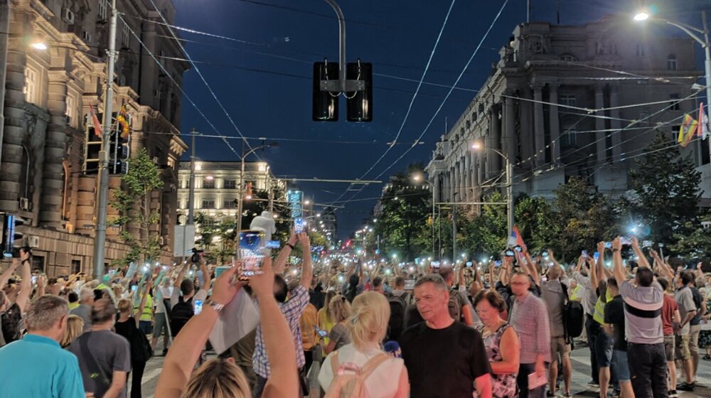 "Tužilaštvo je krpa kojom vlasti brišu svoja zlodela": Održan 13. protest "Srbija protiv nasilja" (FOTO; VIDEO) 1