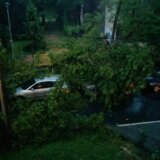 Jako nevreme pogodilo Srbiju, spaseno 15 ljudi, aerodrom bio privremeno zatvoren, delovi zemlje bez struje (VIDEO, FOTO) 11