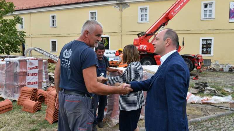 Gojković i Đurić obišli Petrovaradinsku tvrđavu: Štete ima, ali sat će još dugo da kuca nad Novim Sadom 2 Gojković i Đurić obišli Petrovaradinsku tvrđavu: Štete ima, ali sat će još dugo da kuca nad Novim Sadom 2