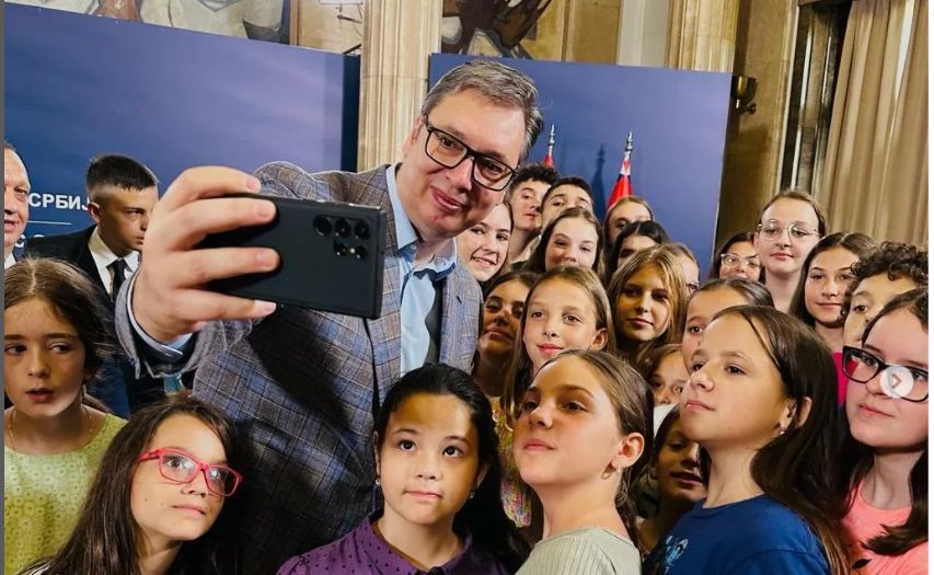 Vučić priredio prijem za srpsku decu iz regiona 1