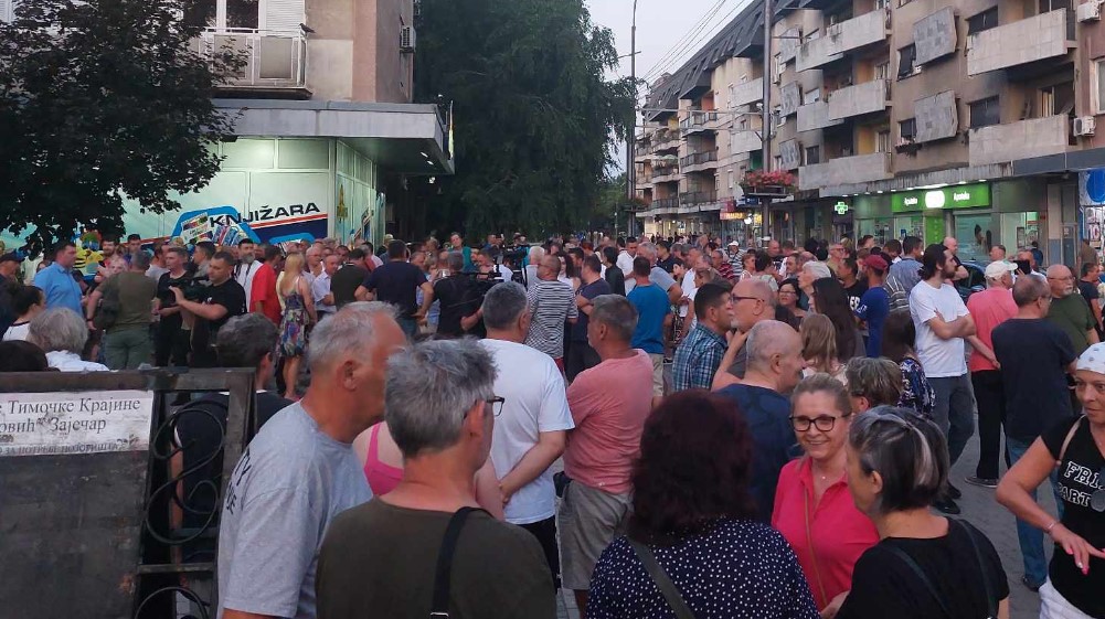 Ćuta poručio Vučiću da umesto novih rijalitija, bolje počne da gradi nove zatvore 3 Ćuta poručio Vučiću da umesto novih rijalitija, bolje počne da gradi nove zatvore 3