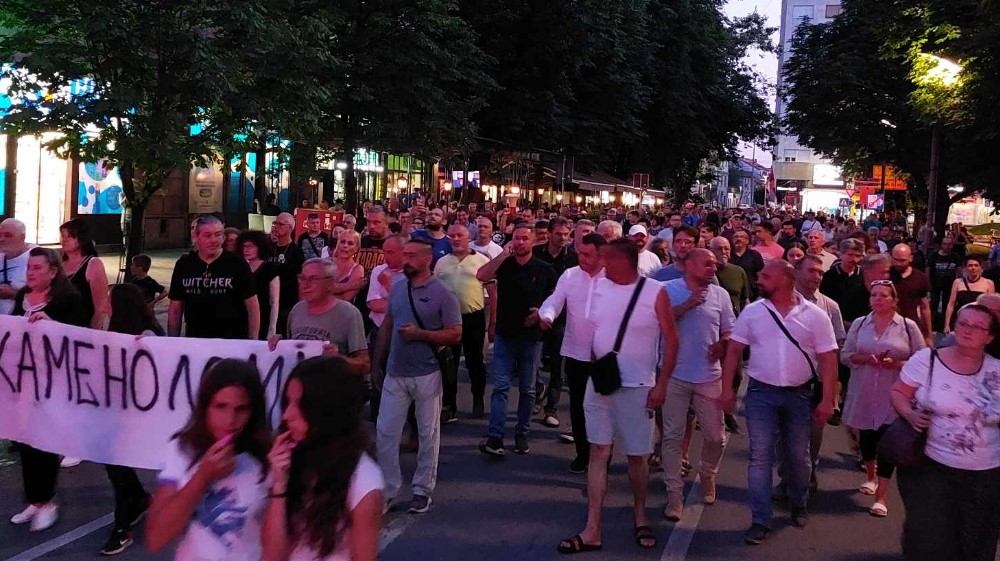 Ćuta poručio Vučiću da umesto novih rijalitija, bolje počne da gradi nove zatvore 2 Ćuta poručio Vučiću da umesto novih rijalitija, bolje počne da gradi nove zatvore 2