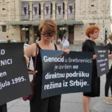 Žene u crnom na Trgu Republike povodom 31. godišnjice genocida u Srebrenici 6