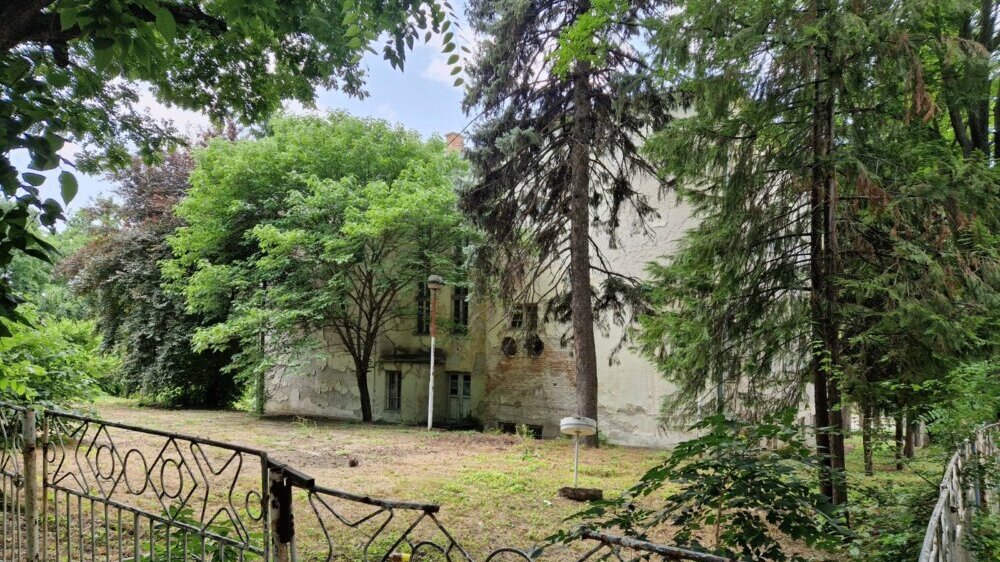 Hoće li Zrenjanin uraditi nešto sa zgradom Doma vojske, nekadašnje Trgovinske komore 2 Hoće li Zrenjanin uraditi nešto sa zgradom Doma vojske, nekadašnje Trgovinske komore 2