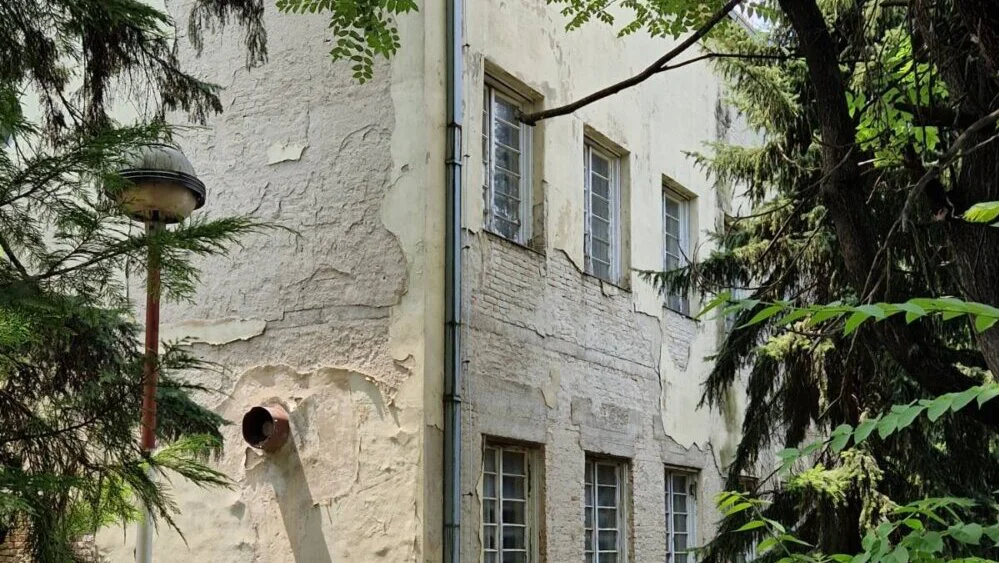 Hoće li Zrenjanin uraditi nešto sa zgradom Doma vojske, nekadašnje Trgovinske komore 3 Hoće li Zrenjanin uraditi nešto sa zgradom Doma vojske, nekadašnje Trgovinske komore 3