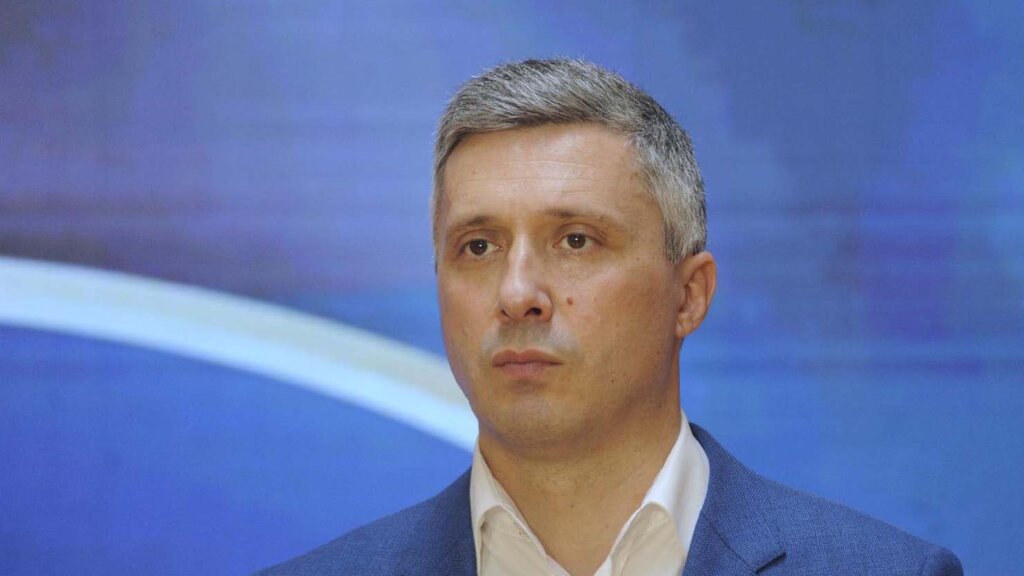 Red „pobednika“, red „patriota“: Šta SNS sugeriše biračima odabirom košarkaša i desničara za promociju novih partijskih članova? 2