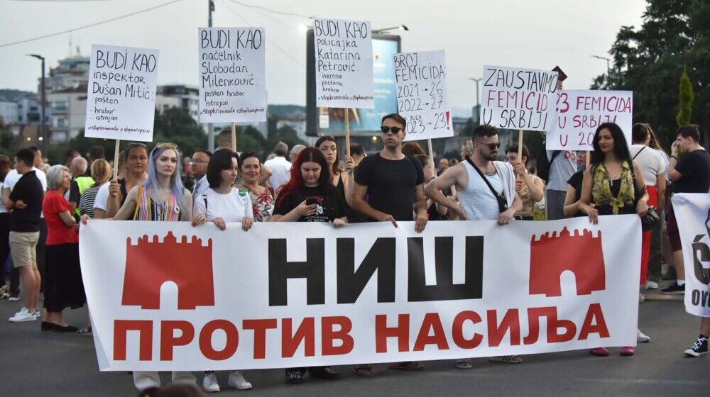 Protest Niš protiv nasilja: Oslobodite robovsku svest rođaka i prijatelja i pobedićemo (VIDEO) 1