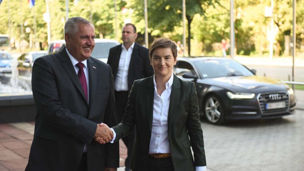 U Beogradu napadnut sin predsednika Vlade Republike Srpske Radovana Viškovića 2 RADOVAN VIŠKOVIĆ - ANA BRNABIĆ