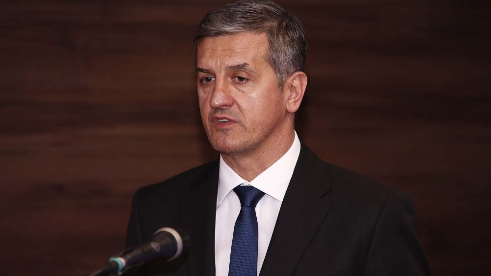 Direktor Arhiva Vojvodine predlaže ukidanje pešačkih prelaza: Da li se šali i može li to zaista da se uradi? 3 Direktor Arhiva Vojvodine predlaže ukidanje pešačkih prelaza: Da li se šali i može li to zaista da se uradi? 3