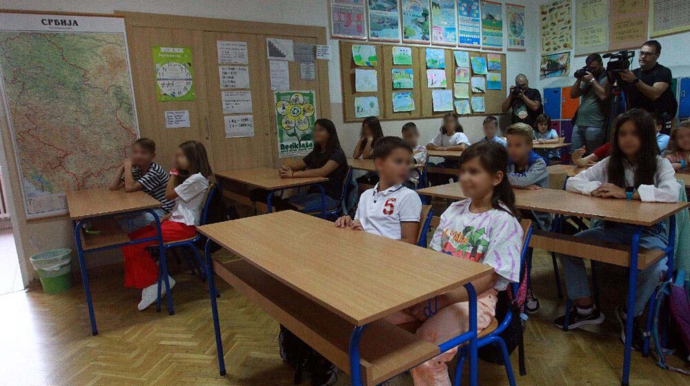 DS: Od ozbiljnih mera za povećanje bezbednosti učenika i nastavnika - nema ništa 1