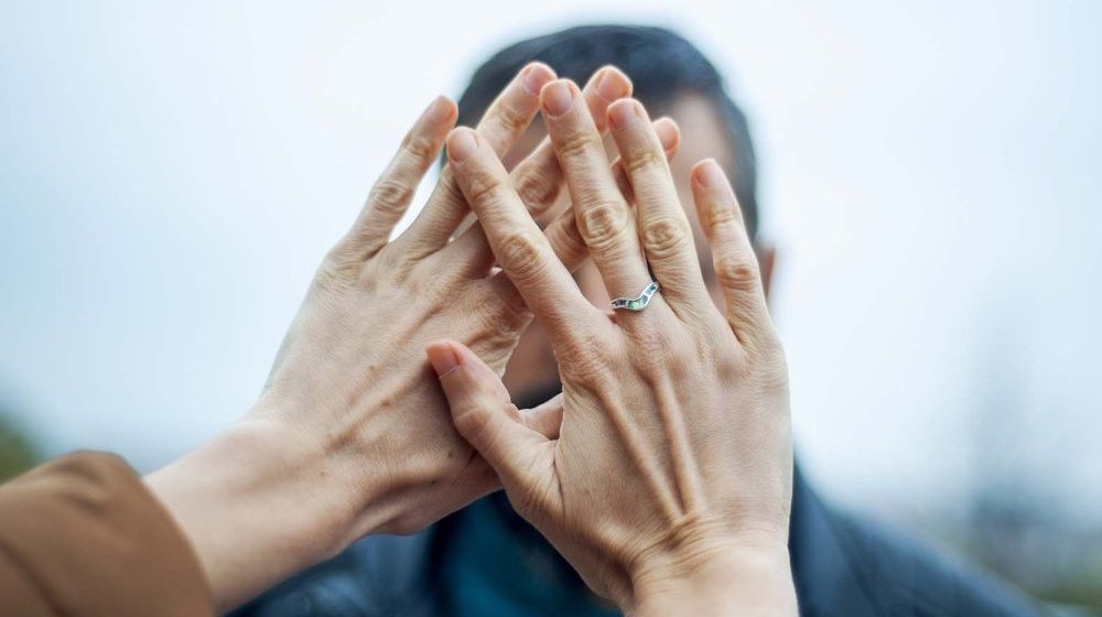 Važno je da žene znaju da je pomoć dostupna: Rukovoditeljka sigurne kuće u Novom Sadu i analitičar iz Udruženja Atina 1