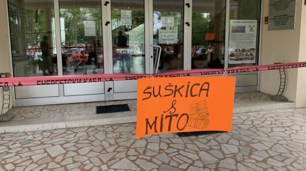 Poslanici Zeleno-levog fronta na protestu u Bačkoj Palanci: Ostavke nisu dovoljne za odgovorne 1