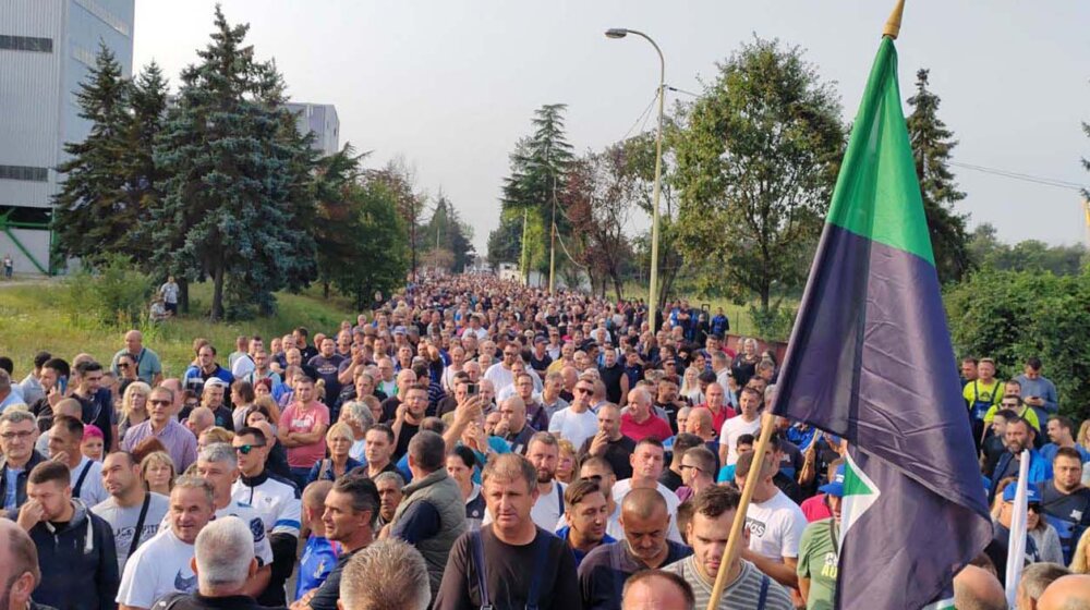 "Ako se ne odblokira račun fonda solidarnosti, sledi masovni protest": Sindikat radnika EPS-a na dva sata obustavio odvoženje uglja iz "Kolubare" 1