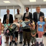 Ministar Martinović prvacima u Preševu podelio školski pribor i torbe, a školama računare 4