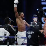 Otkazana borba između Džošue i Vajta 8