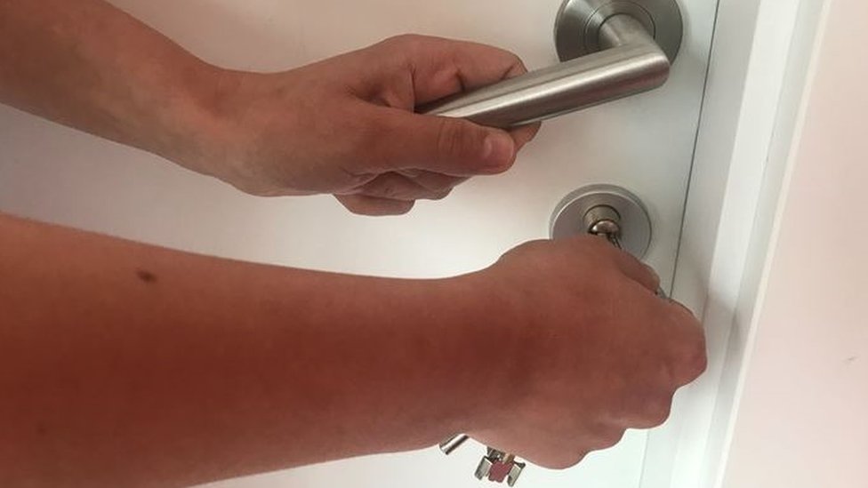 Srbija i nekretnine: Zašto je zastao građevinski bum i kako će to uticati na cene stanova 2 otključavanje vrata