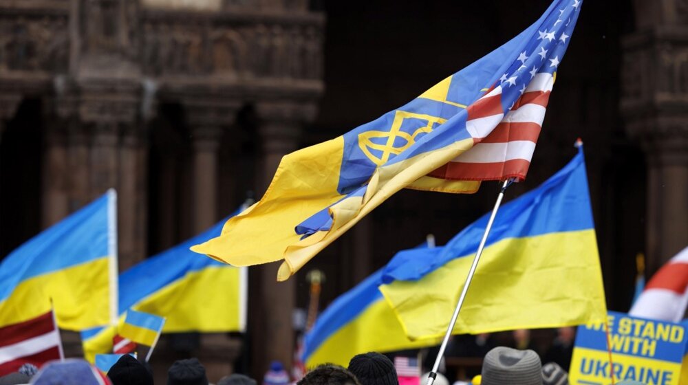 Ukrajina SAD zastave