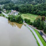 (VIDEO, FOTO) Vanredna odbrana od poplava u Hrvatskoj i Sloveniji: Sava, Mura i Drava u porastu vrhunac talasa se očekuje tokom noći i jutra 7