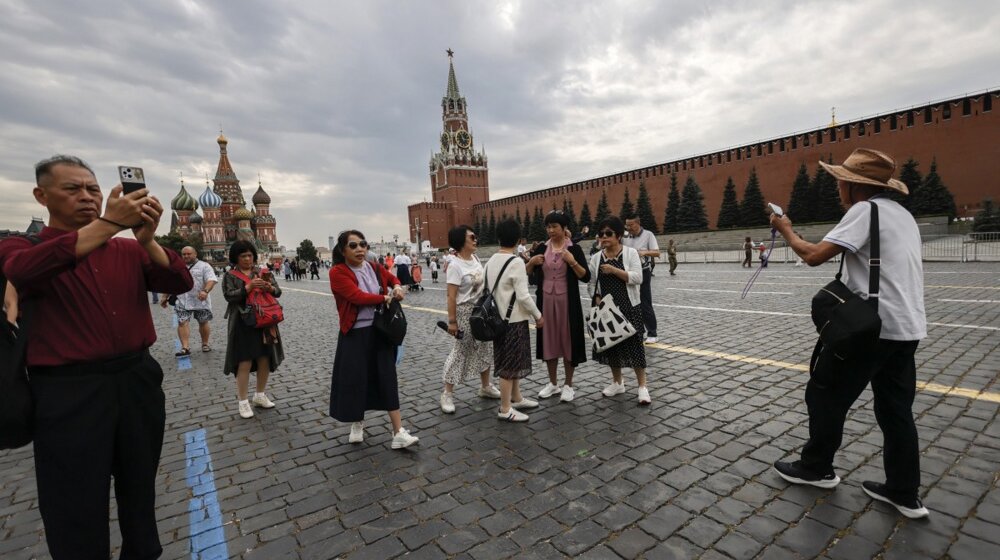 Ima li FSB taktiku kojom utiče na promenu političkog stava ljudi: Kako Rusija "prodaje" svoju propagandu na Zapadu i širi narative Kremlja? 1