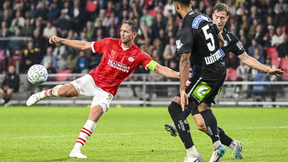 Lisac je Luk de Jong: Na jednom meču nadmašio Makaja, Robena, Romarija i Gakpoa, a odmakao Kežmanu 2 Lisac je Luk de Jong: Na jednom meču nadmašio Makaja, Robena, Romarija i Gakpoa, a odmakao Kežmanu 2