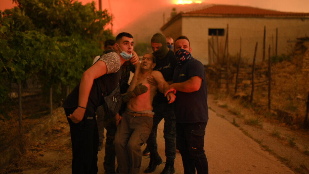 (FOTO) Besne požari u Grčkoj: Sumnja se da su izgoreli ljudi u šumi bili migranti, bolnica iz Aleksandropolisa prinudno premeštena na trajekt 2 (FOTO) Besne požari u Grčkoj: Sumnja se da su izgoreli ljudi u šumi bili migranti, bolnica iz Aleksandropolisa prinudno premeštena na trajekt 2