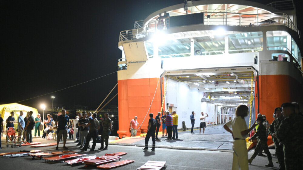 (FOTO) Besne požari u Grčkoj: Sumnja se da su izgoreli ljudi u šumi bili migranti, bolnica iz Aleksandropolisa prinudno premeštena na trajekt 3 (FOTO) Besne požari u Grčkoj: Sumnja se da su izgoreli ljudi u šumi bili migranti, bolnica iz Aleksandropolisa prinudno premeštena na trajekt 3