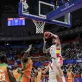 Španija pobedom protiv Obale Slonovače počela odbranu titule, pobeda i selekcije SAD 5