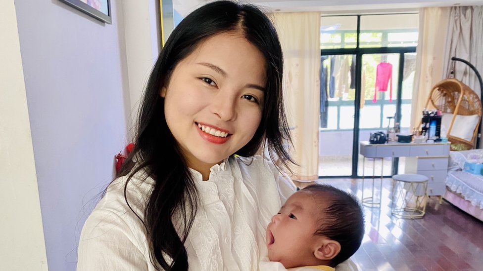 Zhang Meili holds her baby Heng Heng