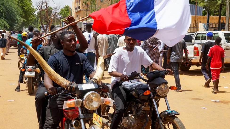 Pristalice puča u Nigeru razvile su rusku zastavu
