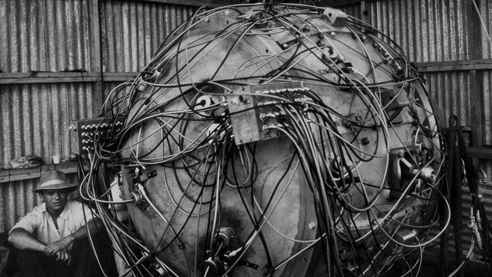 Openhajmer i Ajnštajn: Složen odnos „oca“ atomske bombe i Nobelovca 4 Oppenheimer and his team developed the first atomic bomb