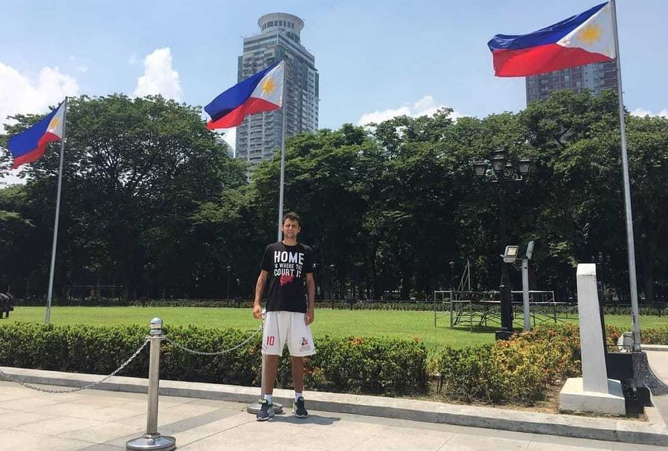 Mundobasket: Zbog čega je košarka na Filipinima „religija i kult", a koševi stoje „na svakoj banderi" 3 Nikola Kuga u Manili