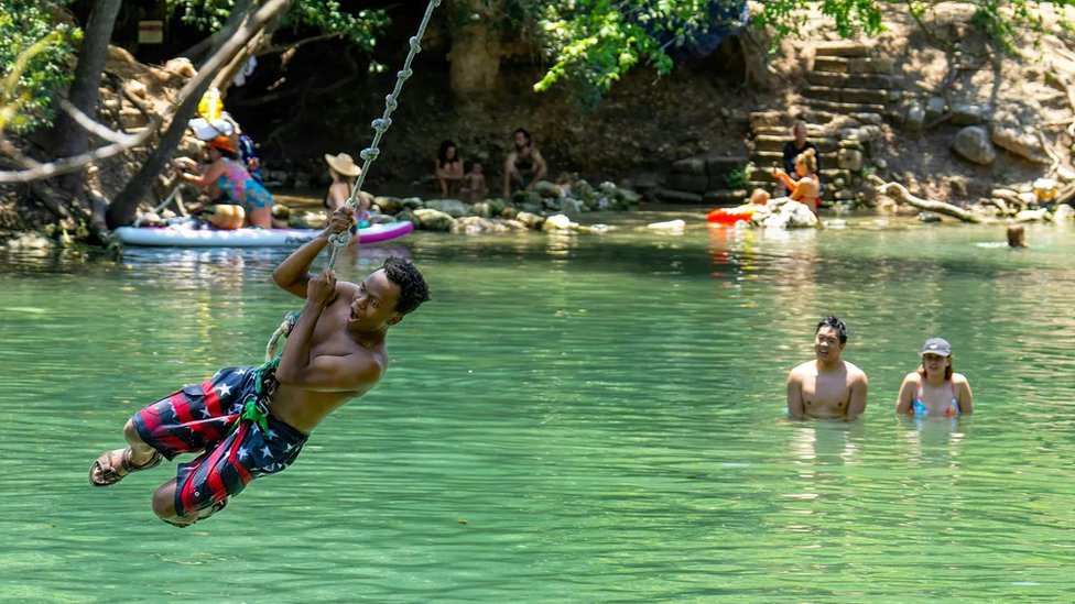 Toplotni talas: Koja odeća će vas najbolje rashladiti tokom vrućina 3 kupanje