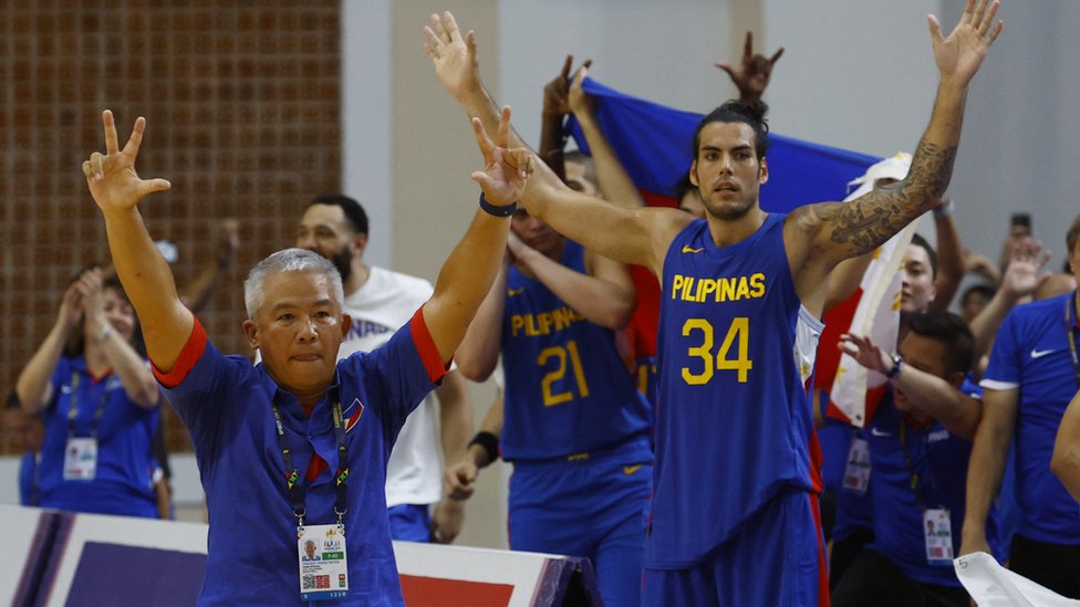 Mundobasket: Zbog čega je košarka na Filipinima „religija i kult", a koševi stoje „na svakoj banderi" 4 Filipinska košarkaška reprezentacija