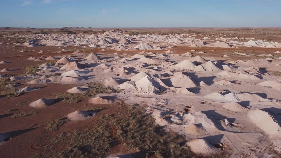 Šetnja pustinjom oko Kuber Pidija može biti opasna - pejzaž je pun napuštenih rudarskih okna