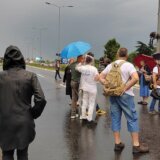 Srbija i politika: Protest „Srbija protiv nasilja" po kiši u Beogradu, nova blokada međunarodnog autoputa 1