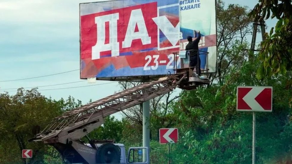 Rusija i Ukrajina: Ko je ubio „partizane iz Berdjanska" - misteriozna smrt dvojice tinejdžera u okupiranom ukrajinskom gradu 2 Berdjansk je jedan od prvih gradova koje su okupirale ruske snage, a „referendum" za pridruživanje Rusiji održan je u septembru 2022. godine. Teritorija nije zakonski priznate kao ruska