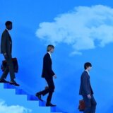 Lepota: Od tamne kose i plavih očiju do talasaste frizure i šminkanja, kako danas izgleda „savršen muškarac“ 5