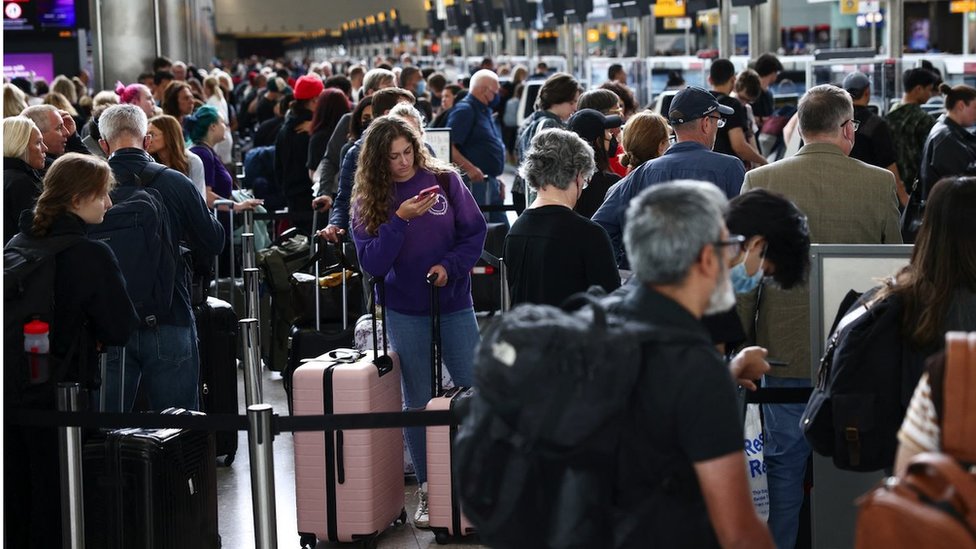 Passengers queue inside the departures terminal of Terminal 2 at Heathrow Airport in London, Britain, June 27, 2022. REUTERS/Henry Nicholls/File Photo