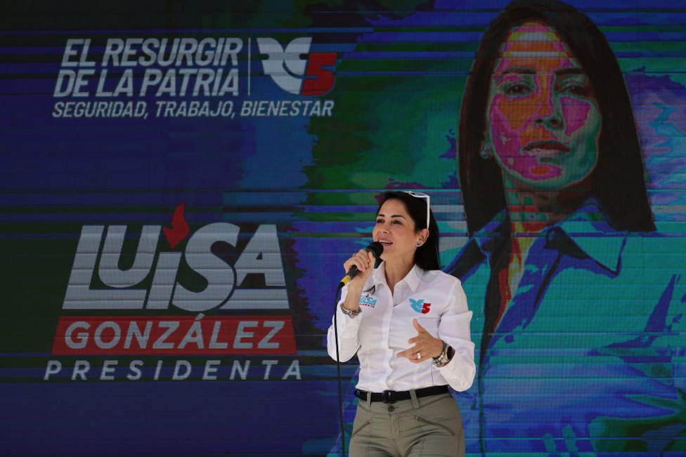 Ekvador: Politika narko bandi u vođstvu na predsedničkim izborima 7 Luisa Gonzalez at a campaign rally