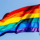 LGBT i Amerika: Ubio prodavačicu u Kaliforniji jer je okačila LGBT zastavu u radnji 5