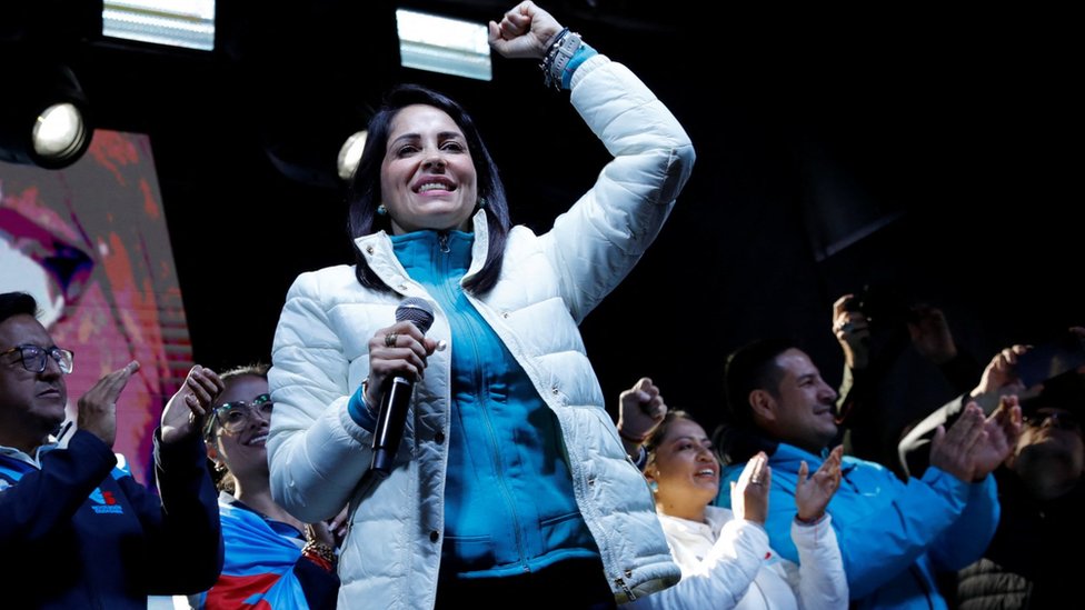 Predsednički izbori u Ekvadoru: Ubistvo, podele i prednost levičarke 1 Ecuadorean presidential candidate Luisa Gonzalez addresses her supporters in Quito. Photo: 20 August 2023