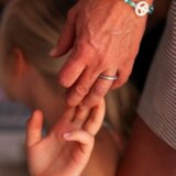 Srbija i deca: „Ovo je povredilo mnoge roditelje", zašto pojedini ne mogu da se prijave za pomoć države od 10.000 dinara 4