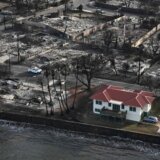 Požari i Havaji: Crvena kuća u gradu Lahaina ostala netaknuta u požaru na ostrvu Maui 13