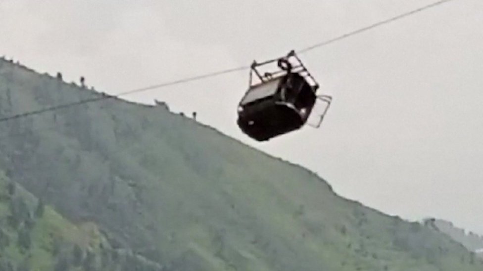 Pakistan: Svih osmoro putnika, među njima šestoro dece, izbavljeno iz žičare koja visila iznad provalije 4 Cable car picture