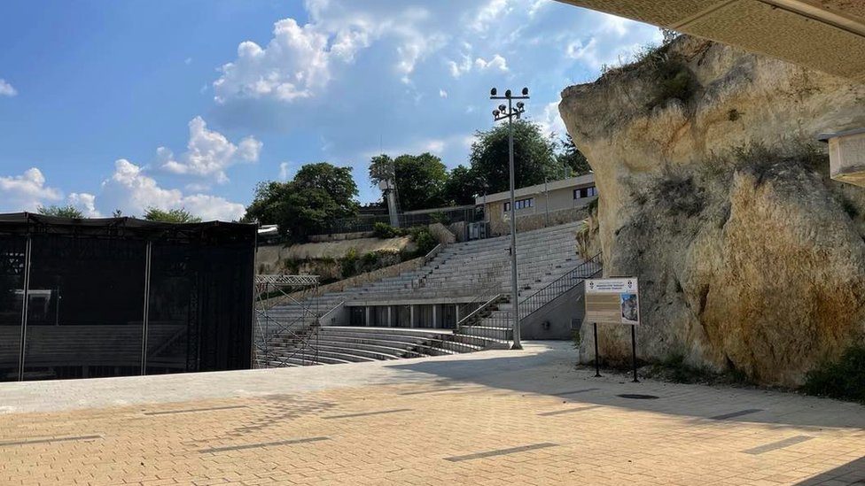 Panonsko more, geologija i Evropa: Kada su severom Srbije plivali megalodoni i kitovi, a Fruška gora i Avala bile ostrva 7 Oko tribina beogradskog stadiona „Tašmajdan" naziru se tragovi Panonskog mora