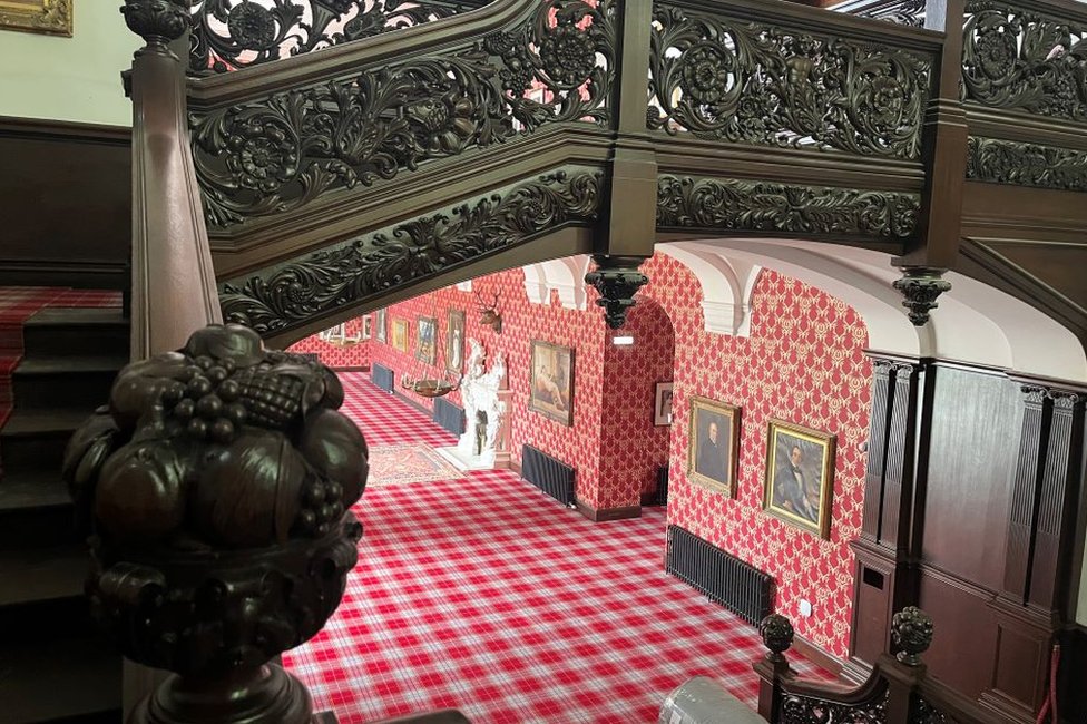 Škotska: „Rezervisala sam avionsku kartu u poslednjem trenutku i kupila dvorac“ 4 Inside Carbisdale Castle